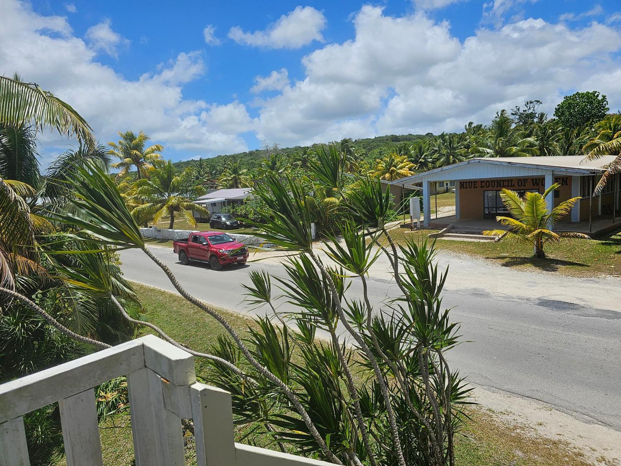 Heleni Jessop'S Fatahega Villa Alofi Exterior photo